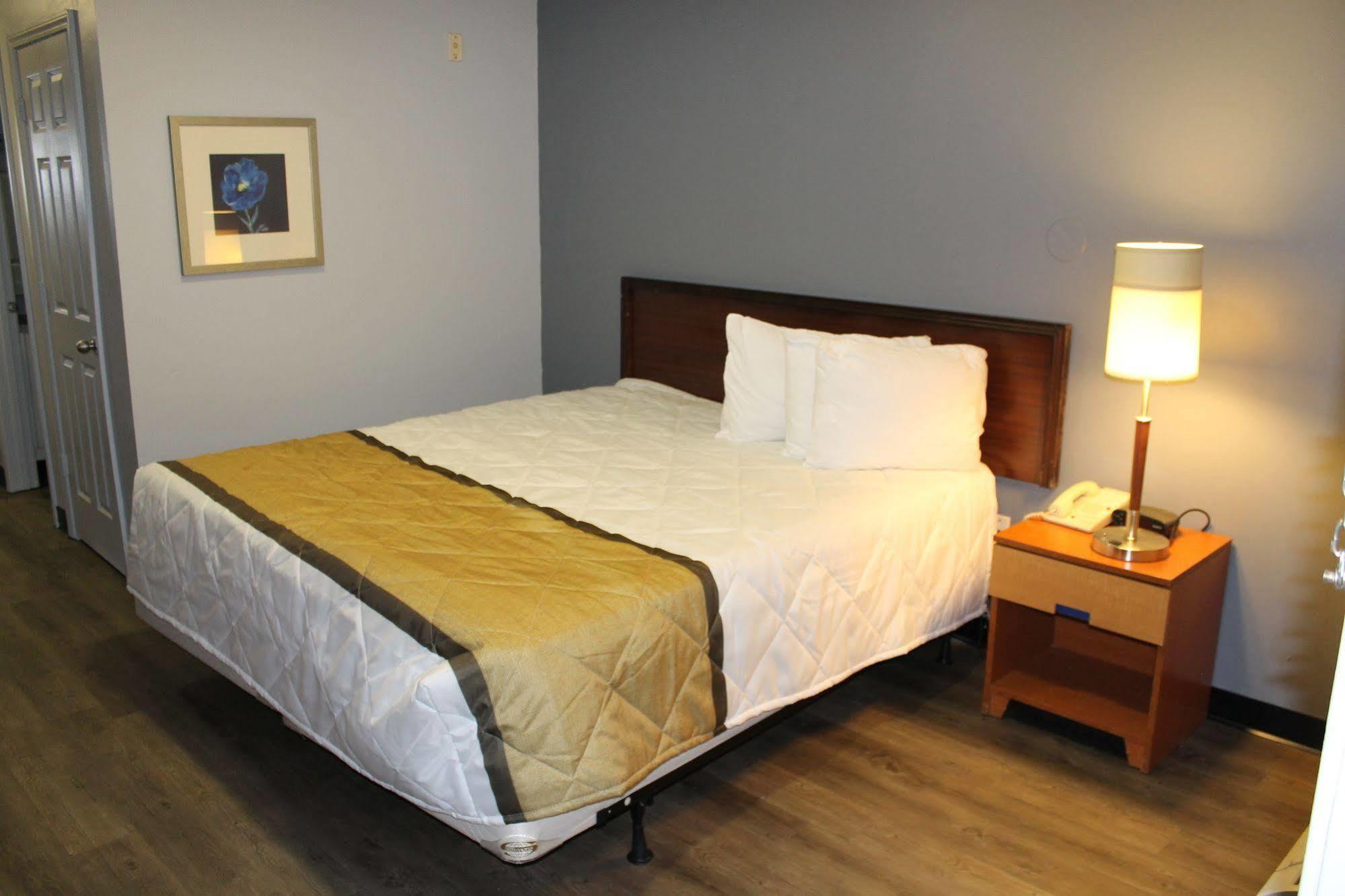 Budgetel Inn And Suites Atlanta Midtown Exterior photo